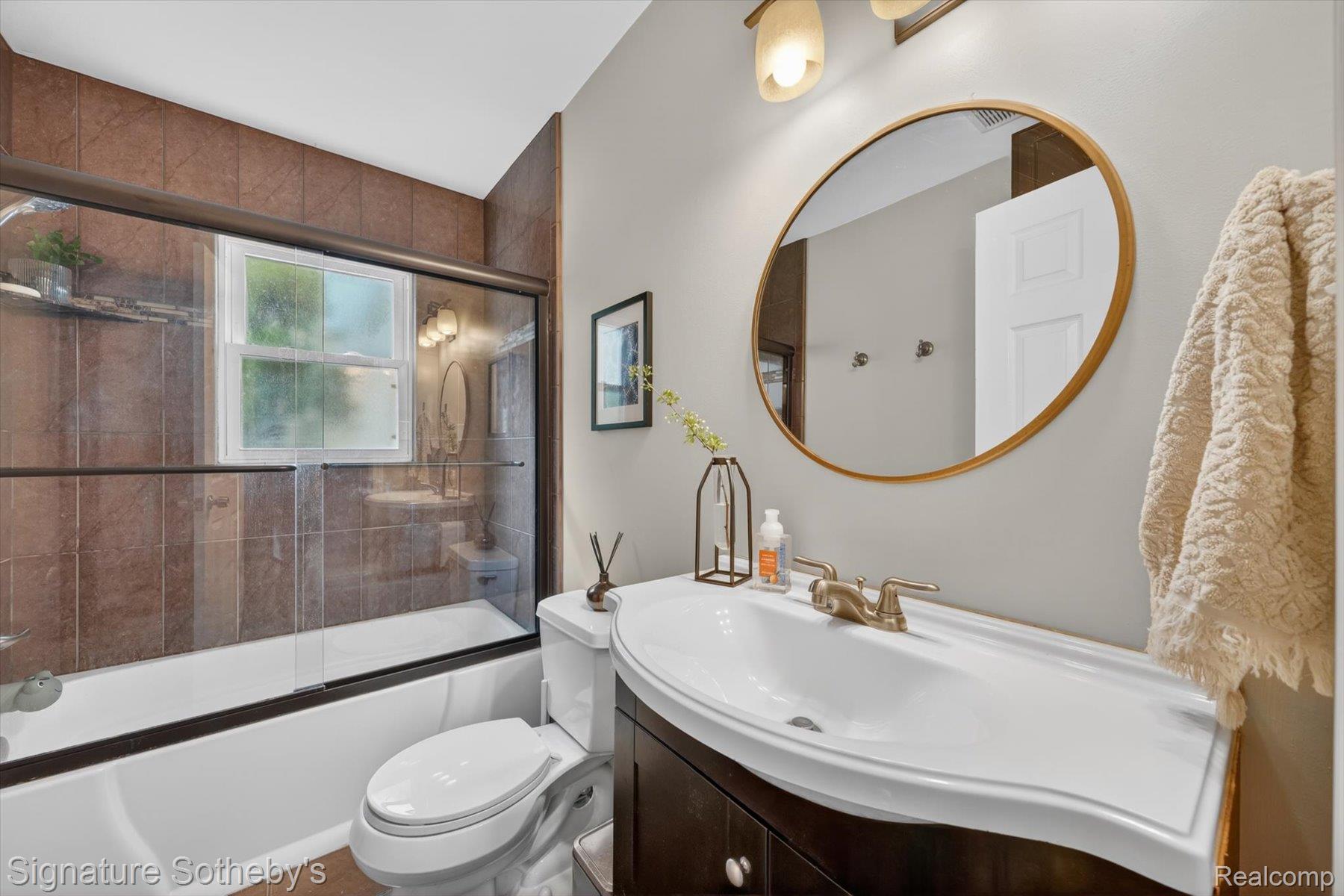 3210 N Altadena Avenue