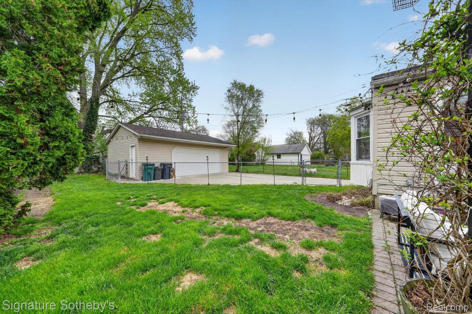3210 N Altadena Avenue