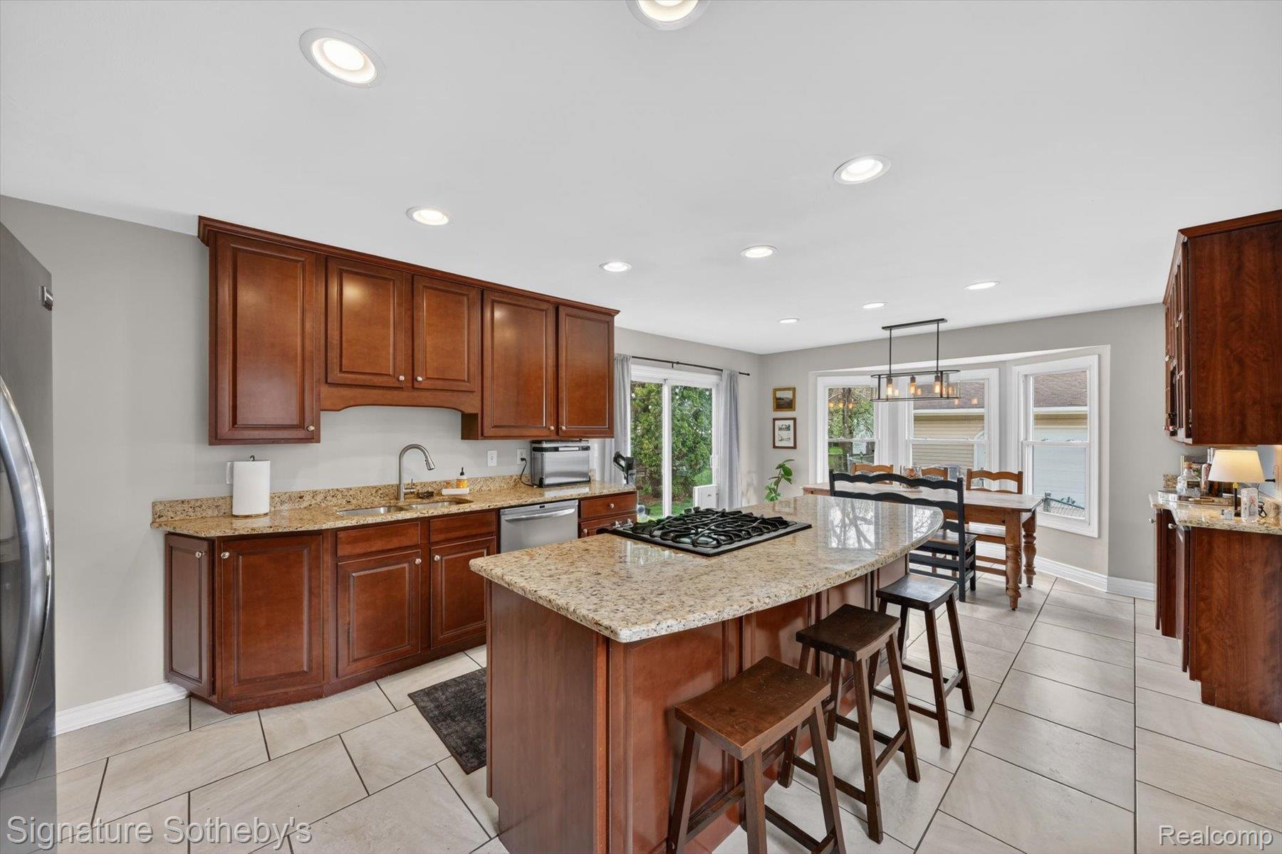 3210 N Altadena Avenue