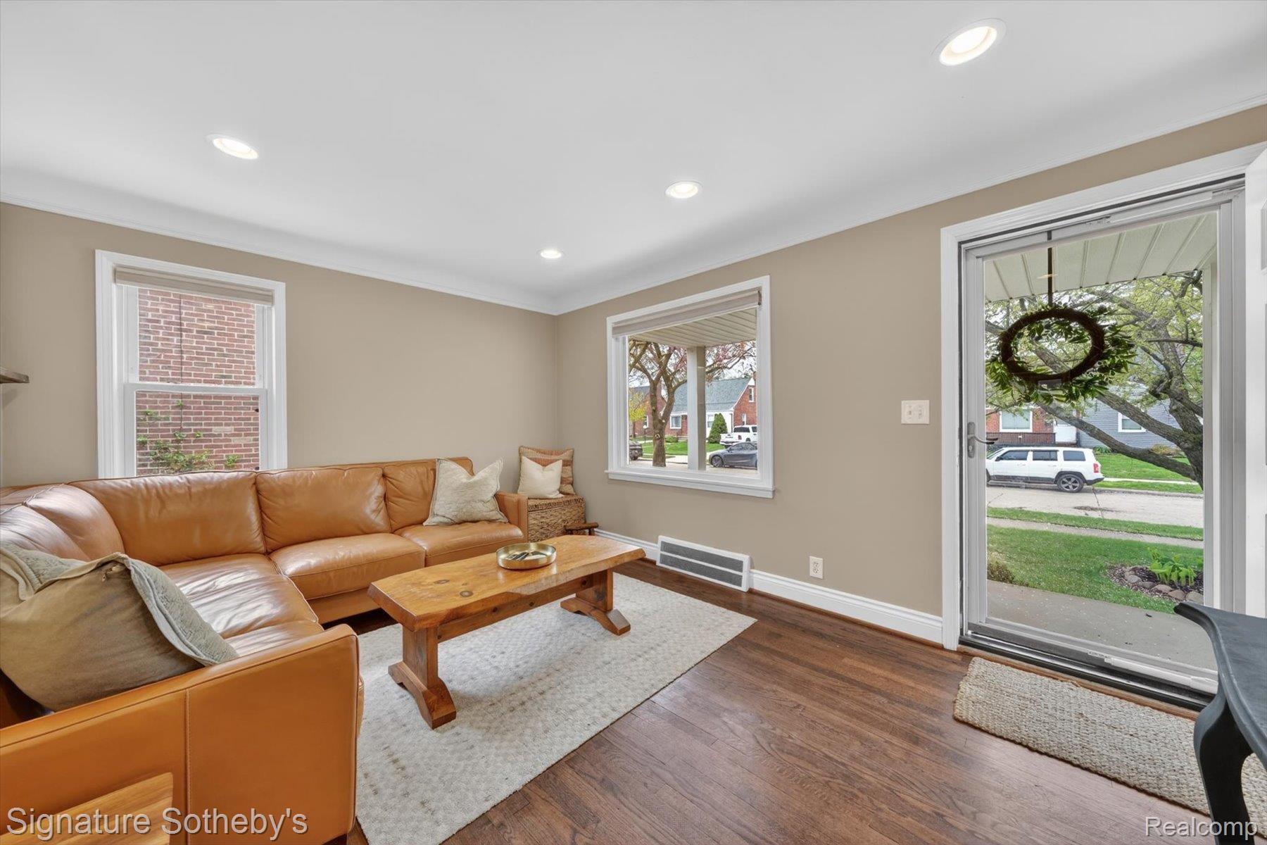 3210 N Altadena Avenue