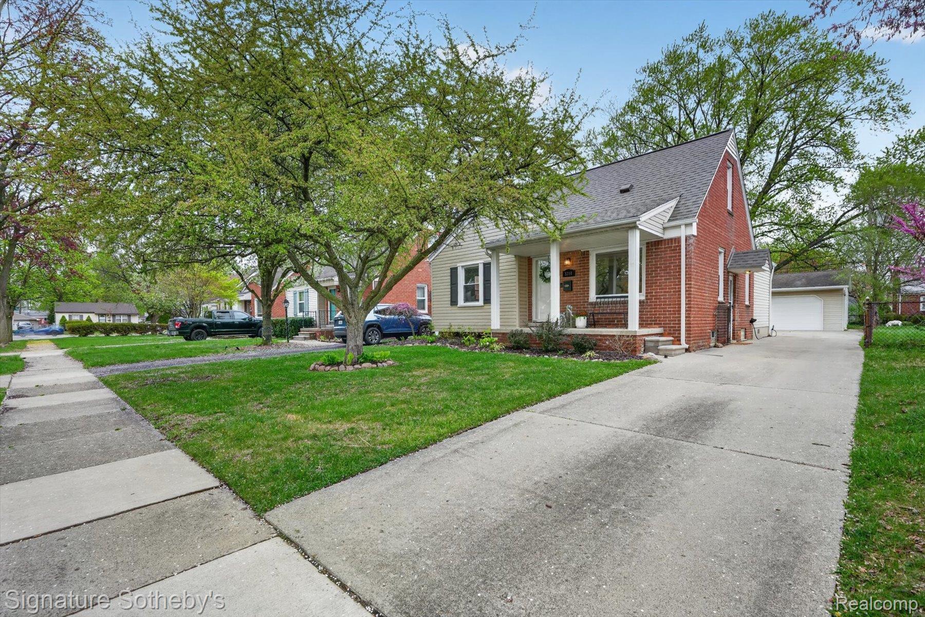 3210 N Altadena Avenue