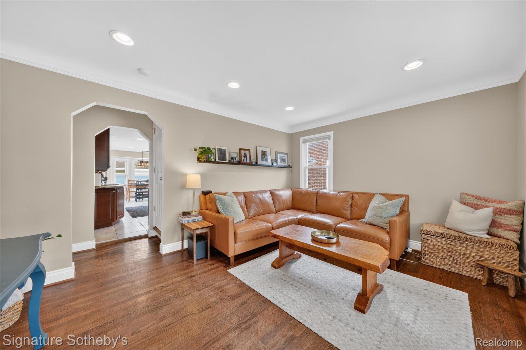 3210 N Altadena Avenue