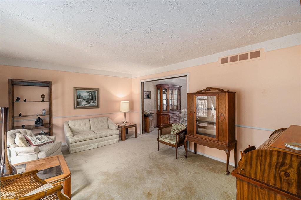 872 Wesley Dr