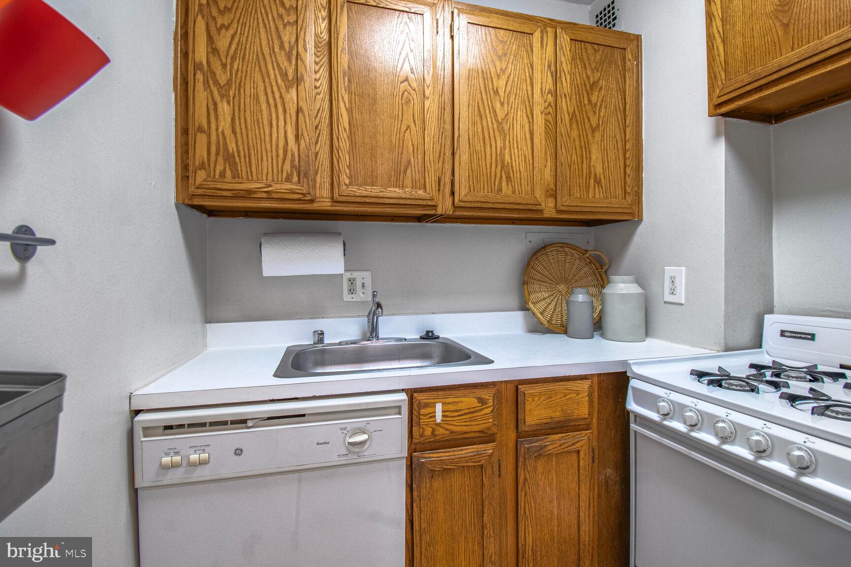 2800 Wisconsin Ave NW #906