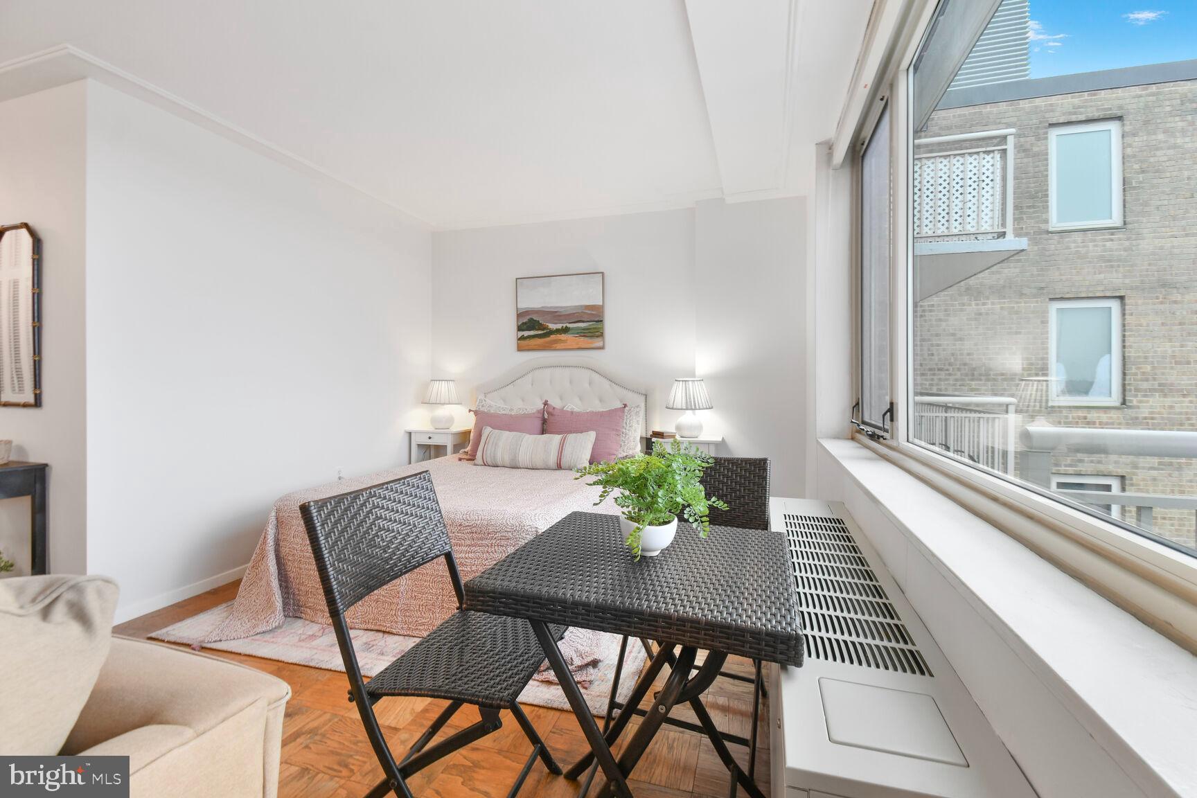 2800 Wisconsin Ave NW #906