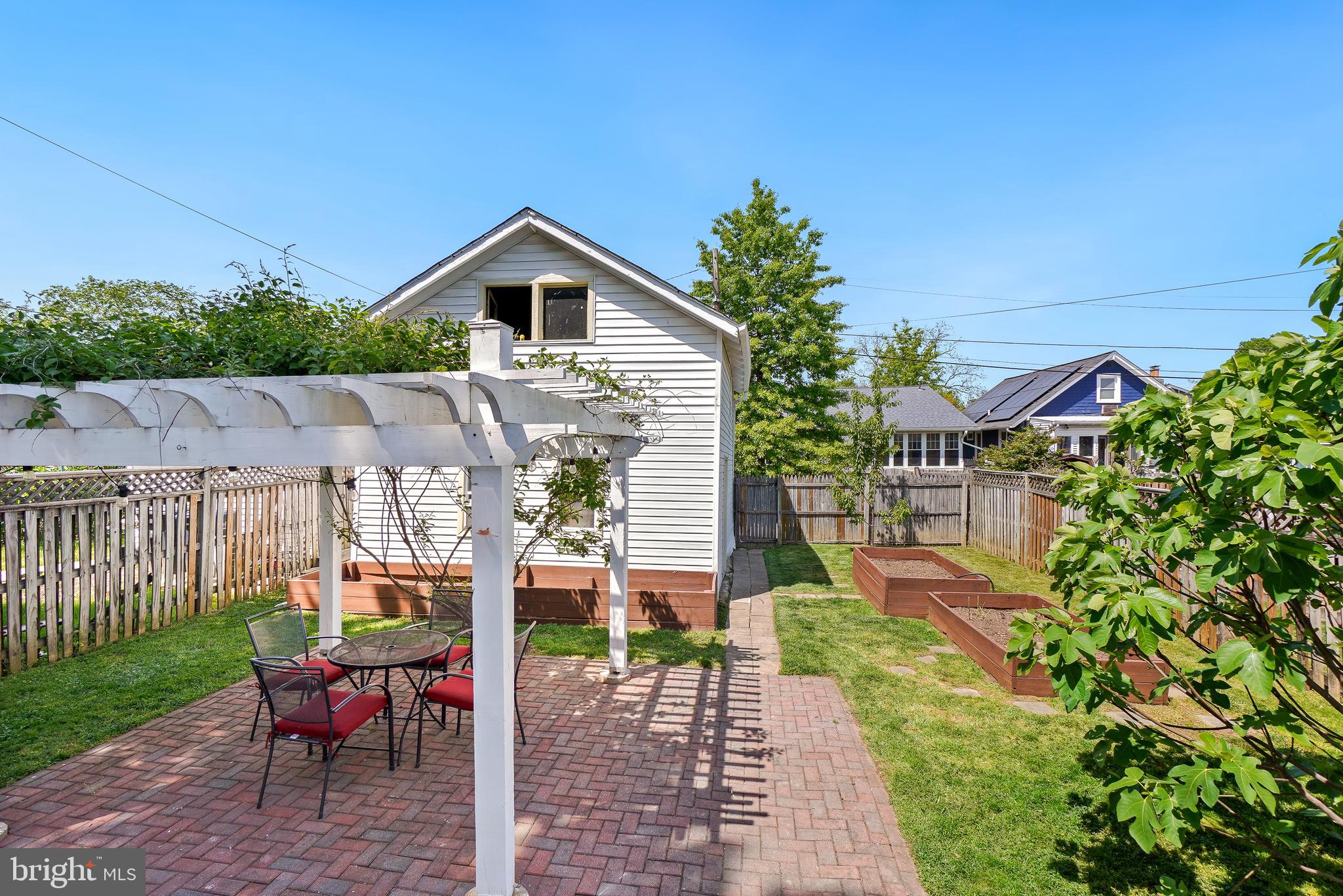859 van Buren St NW