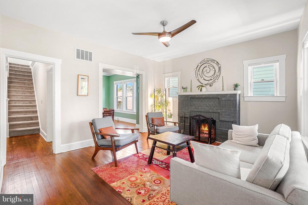 859 van Buren St NW
