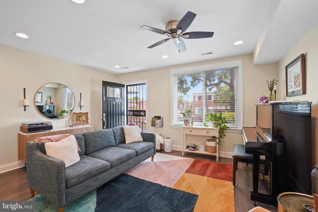 13 Tuckerman St NW