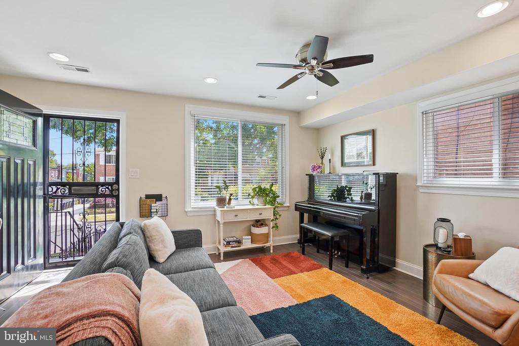 13 Tuckerman St NW