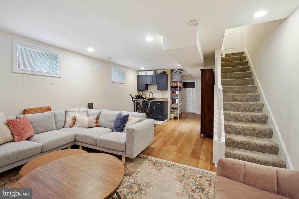 13 Tuckerman St NW