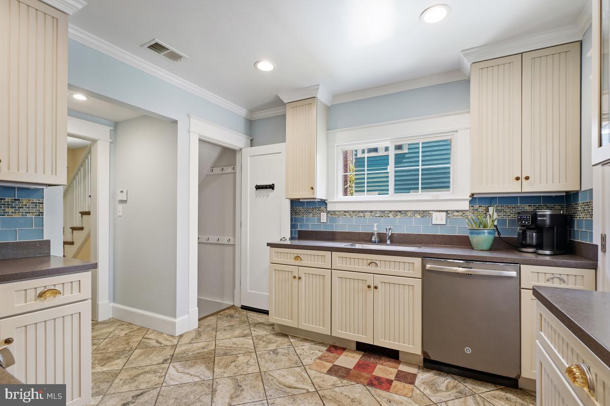 428 WHITTIER STREET NW