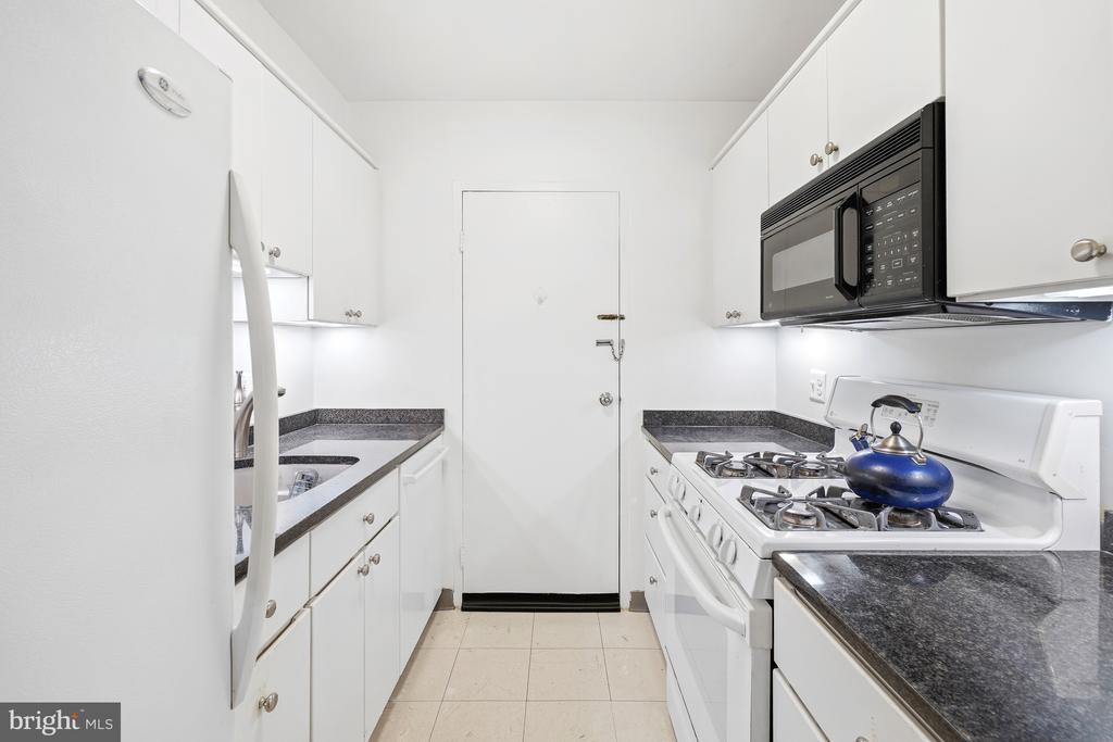 5406 CONNECTICUT AVENUE NW 401