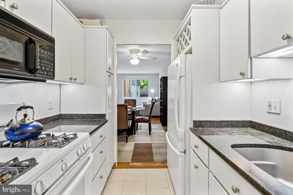 5406 CONNECTICUT AVENUE NW 401
