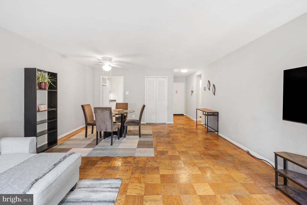 5406 CONNECTICUT AVENUE NW 401