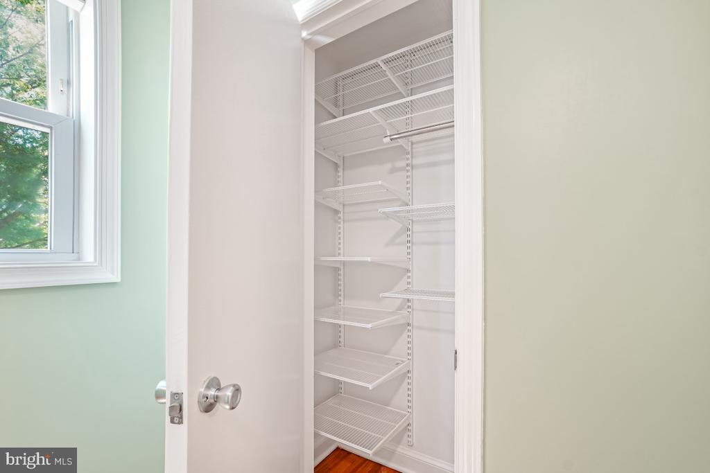 6532 NORTH CAPITOL STREET NW