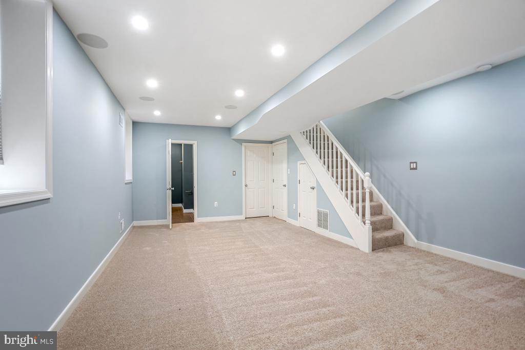 6532 NORTH CAPITOL STREET NW