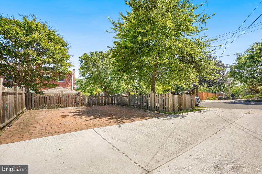 6532 NORTH CAPITOL STREET NW