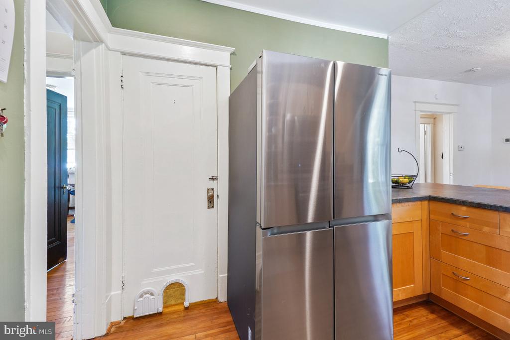 6031 3RD STREET NW
