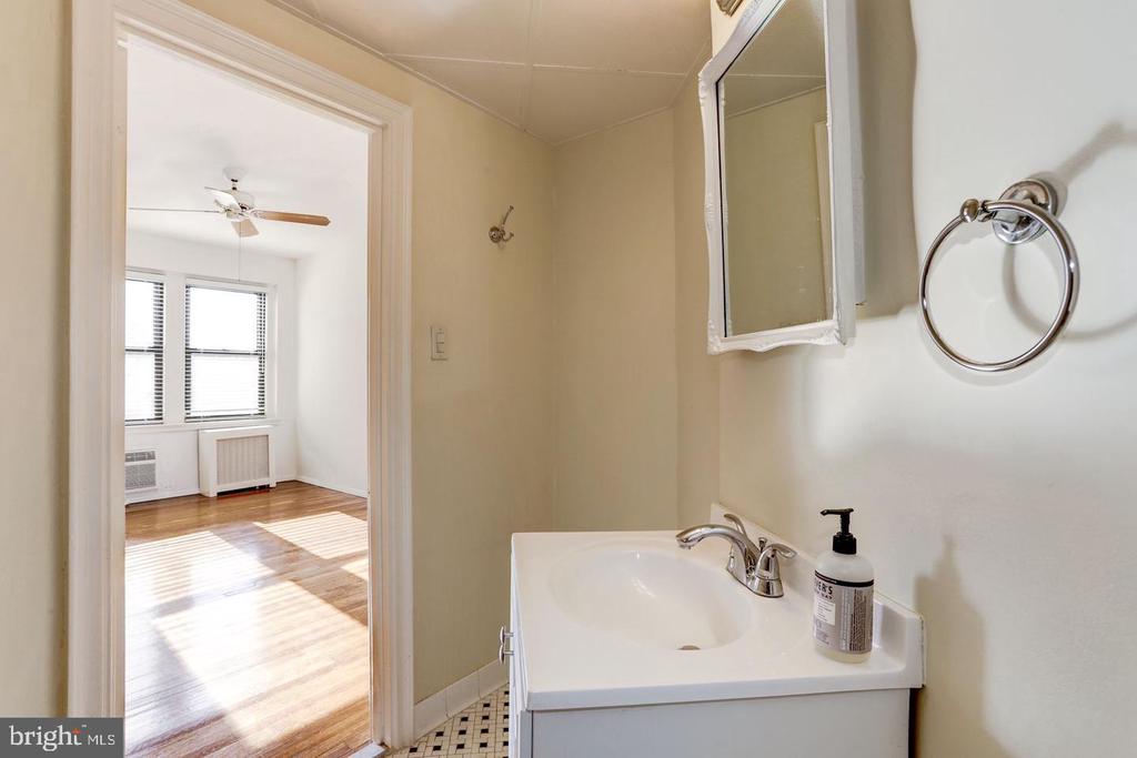 4701 CONNECTICUT AVENUE NW Unit: 300