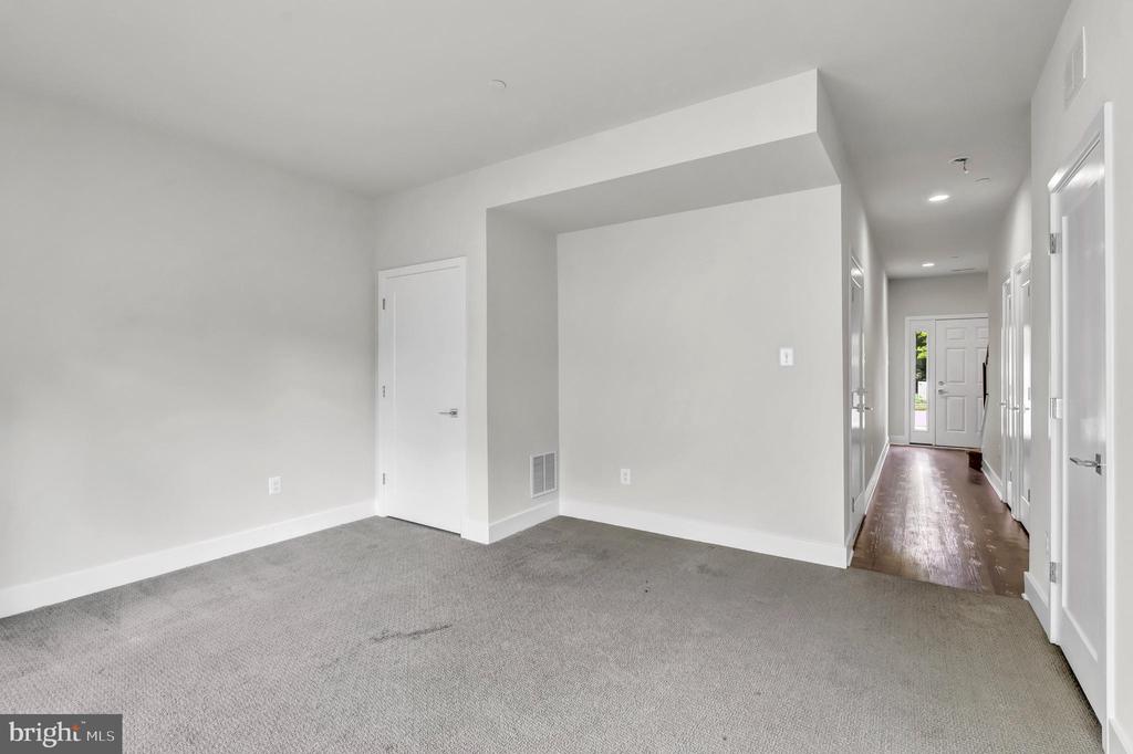7720 Lexington Ct