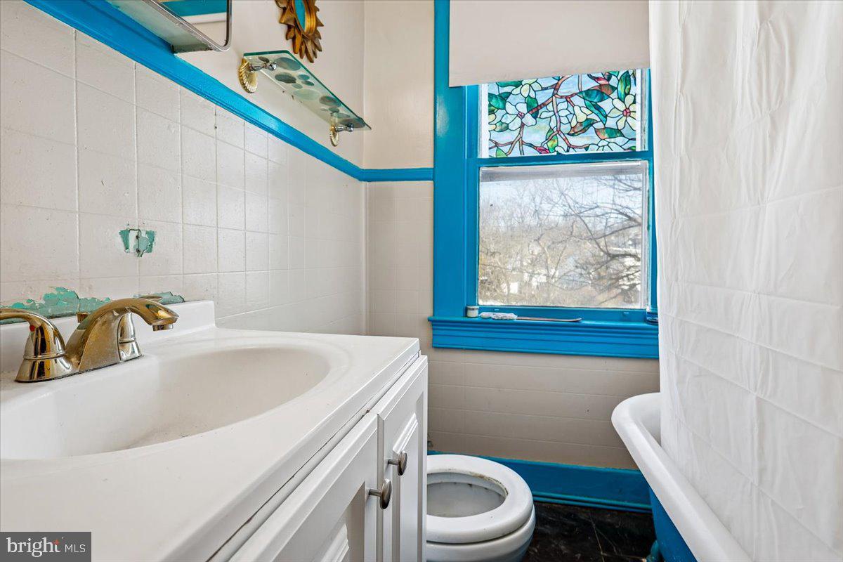 5611 BIRCHWOOD AVENUE