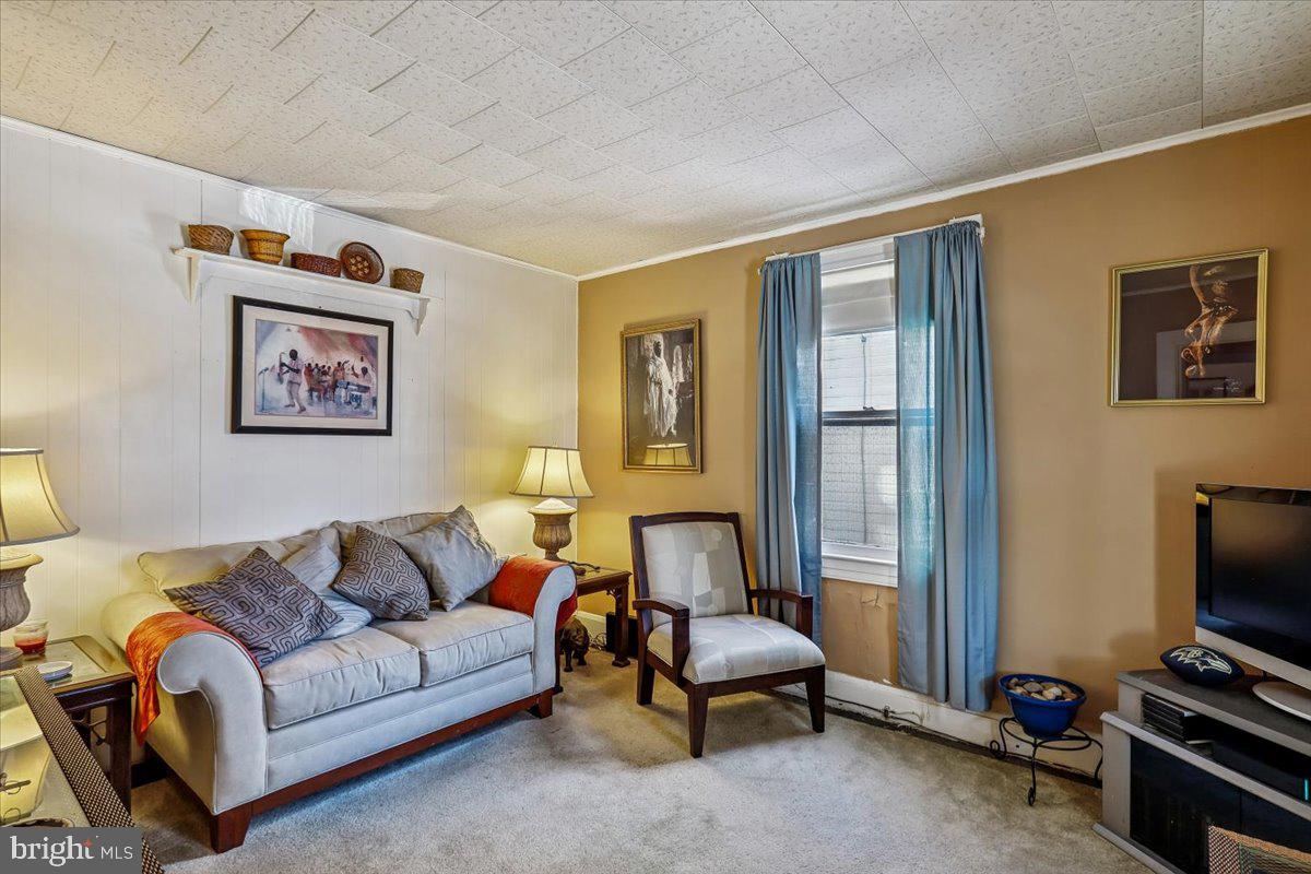 5611 BIRCHWOOD AVENUE