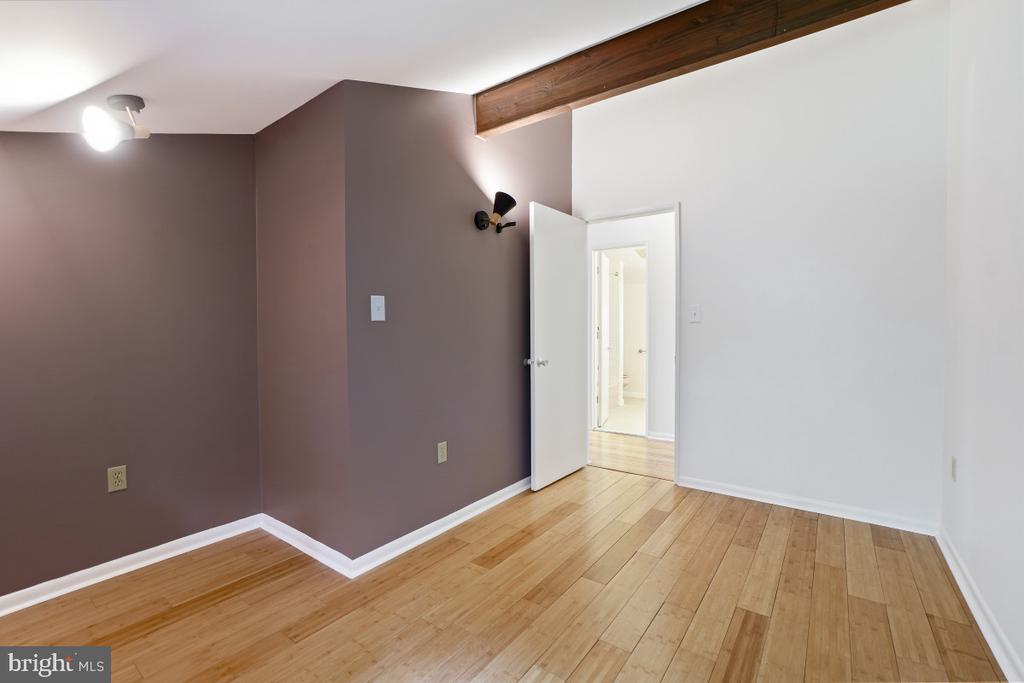 8545 PINEWAY COURT
