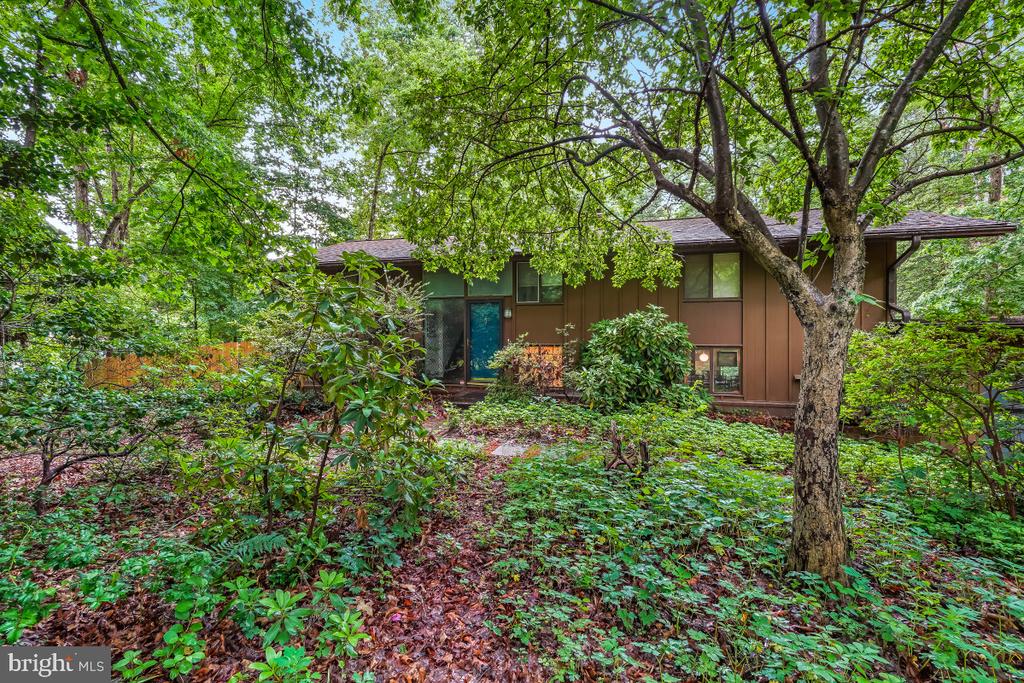 8545 PINEWAY COURT