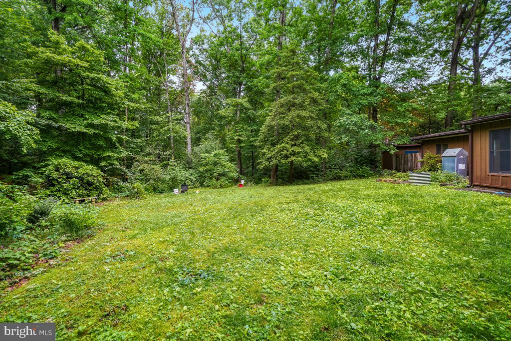 8545 PINEWAY COURT