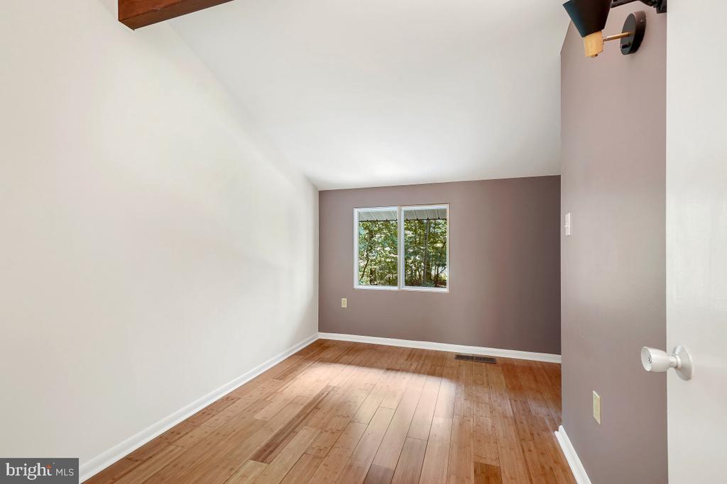 8545 PINEWAY COURT