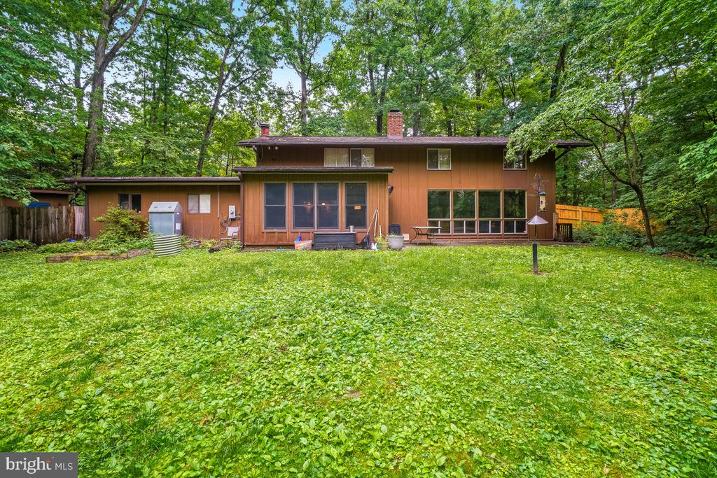8545 PINEWAY COURT