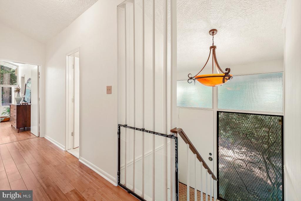 8545 PINEWAY COURT