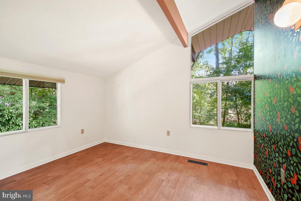 8545 PINEWAY COURT