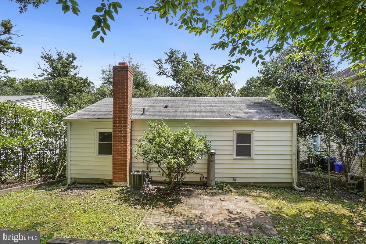 7012 POPLAR AVENUE