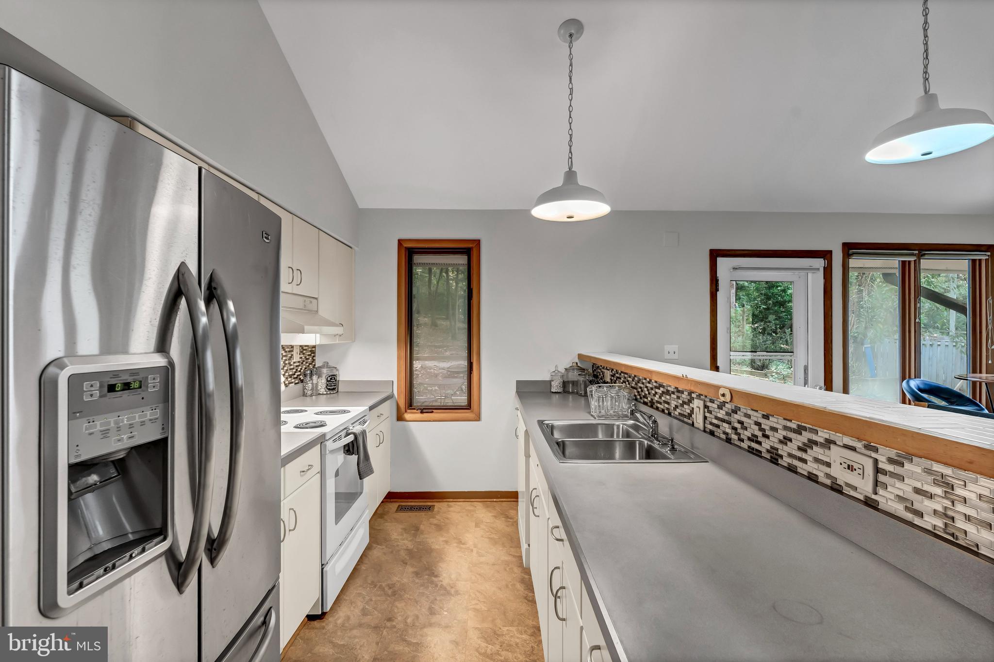 12211 BROOKHAVEN DRIVE