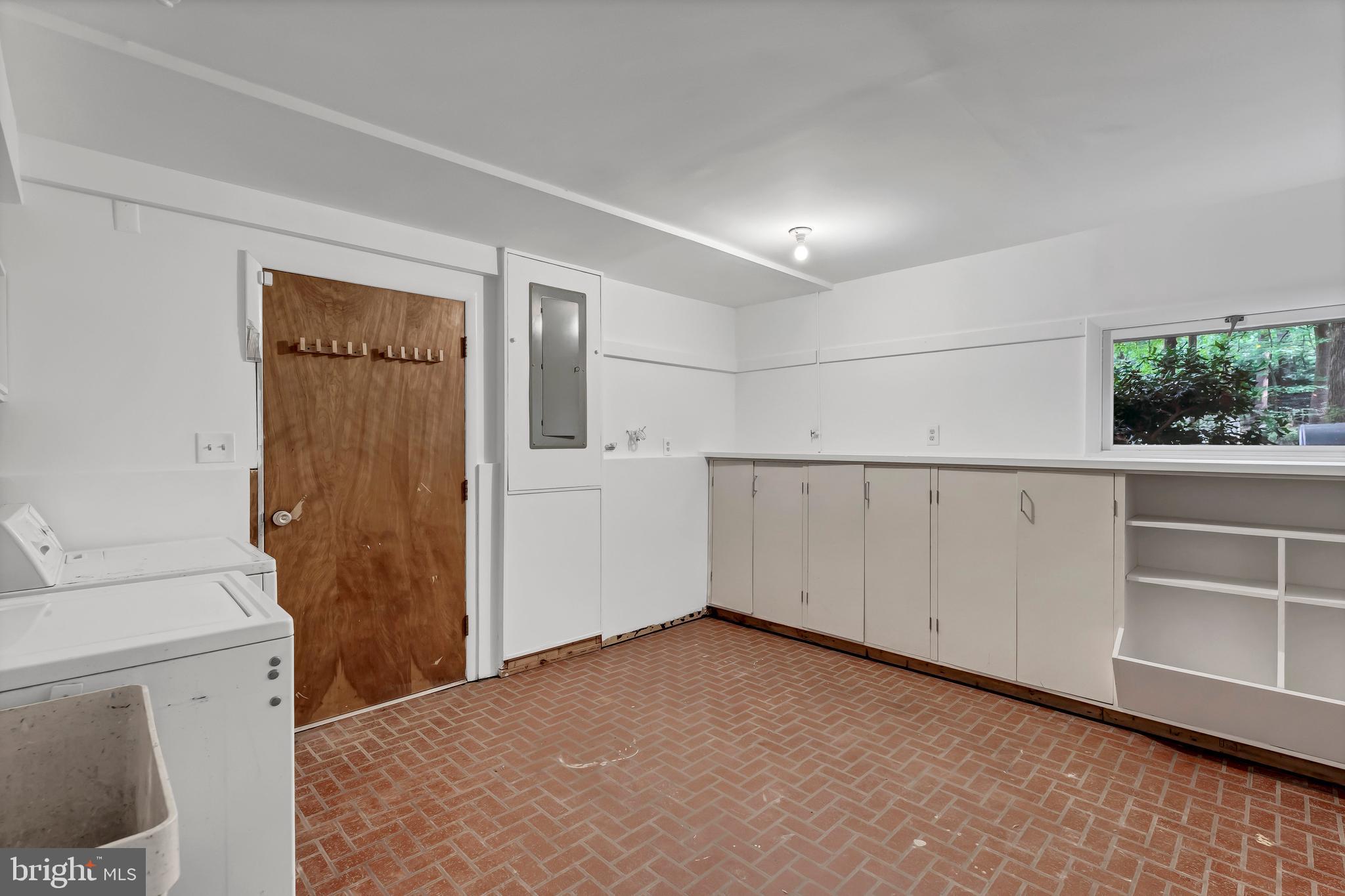 12211 BROOKHAVEN DRIVE