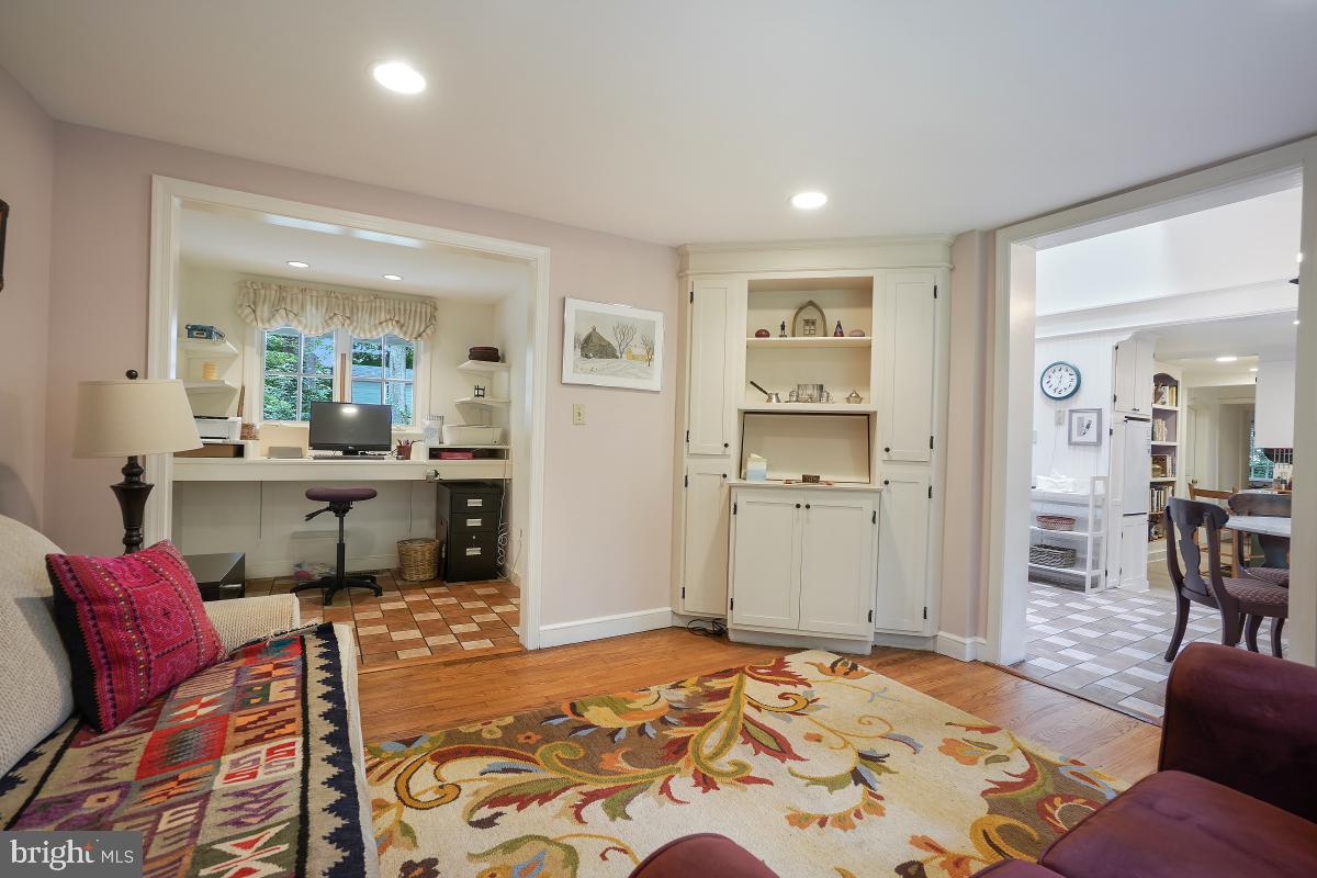 2801 BARKER STREET