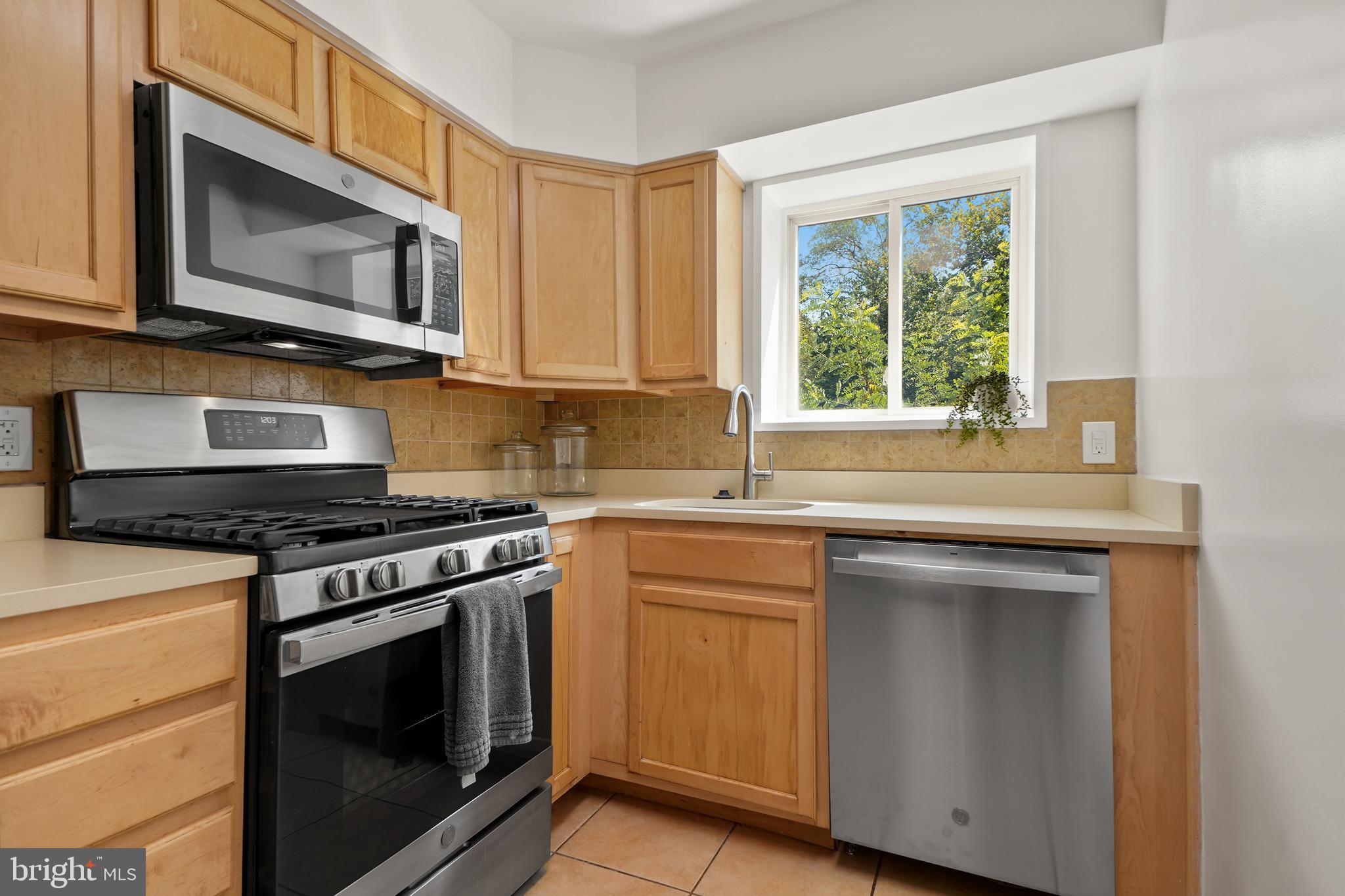 7718 MAPLE AVENUE Unit: 3