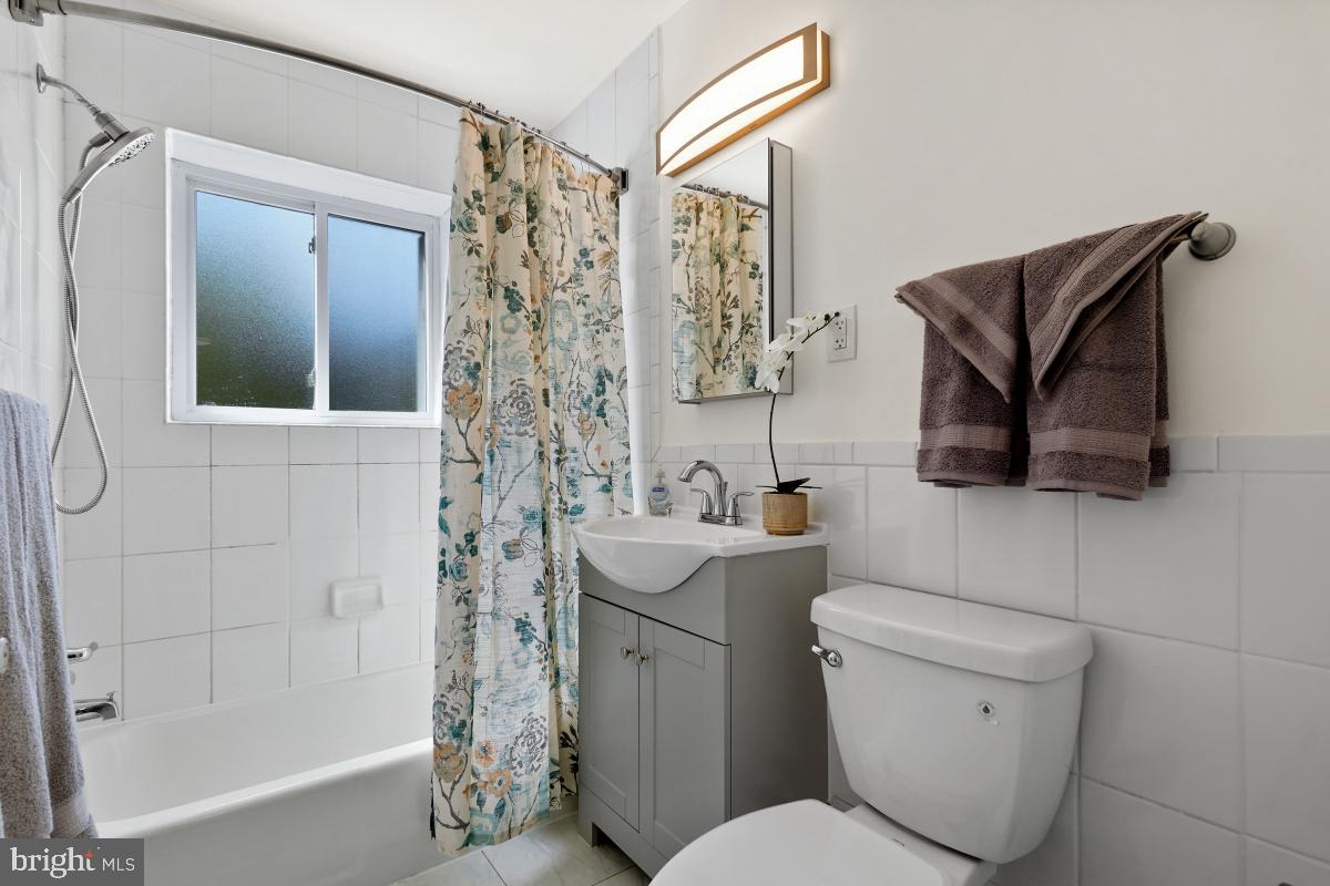 7718 MAPLE AVENUE Unit: 3