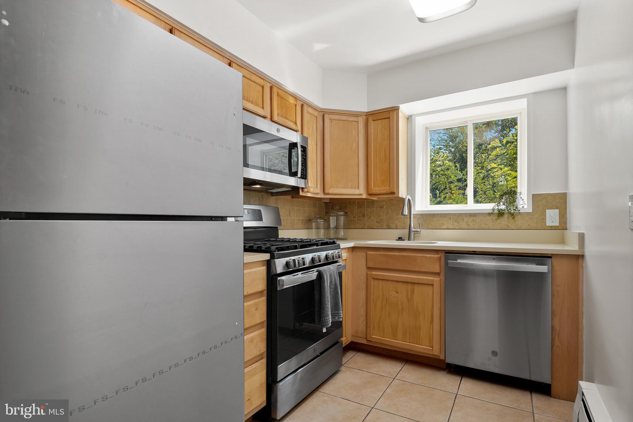 7718 MAPLE AVENUE Unit: 3