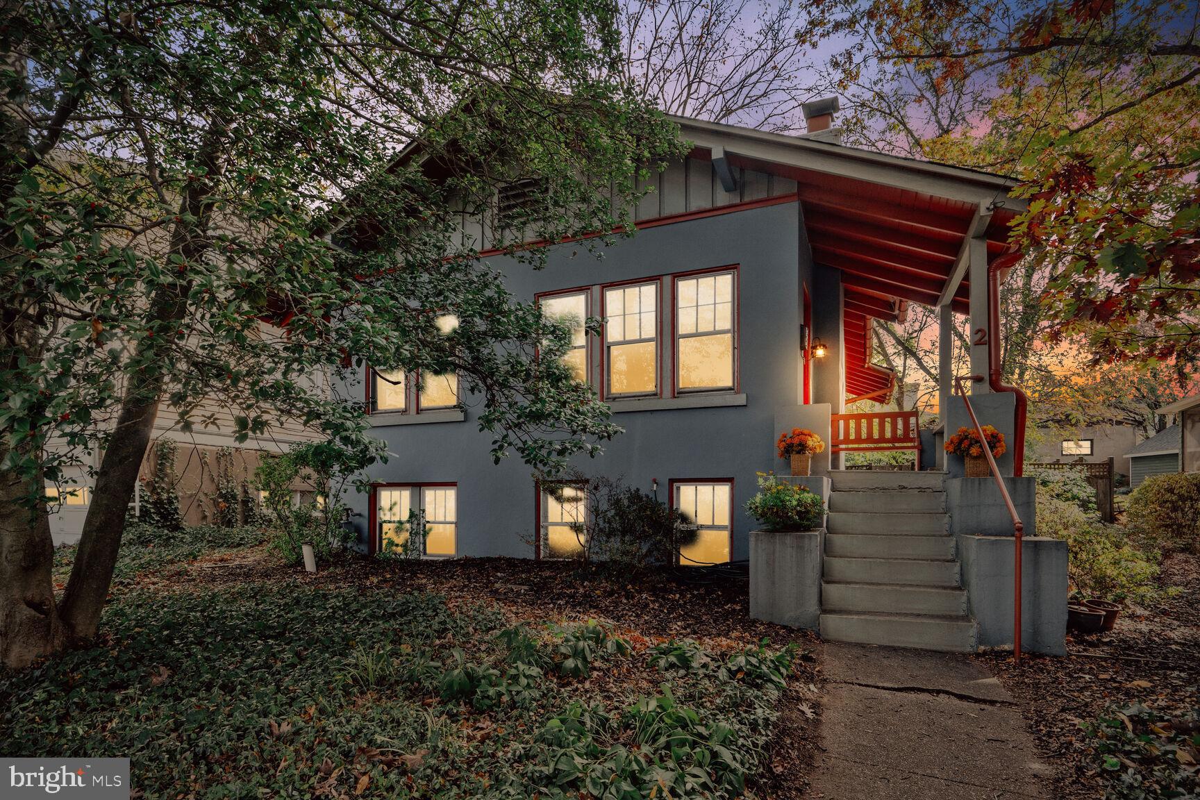 2 Crescent PLACE