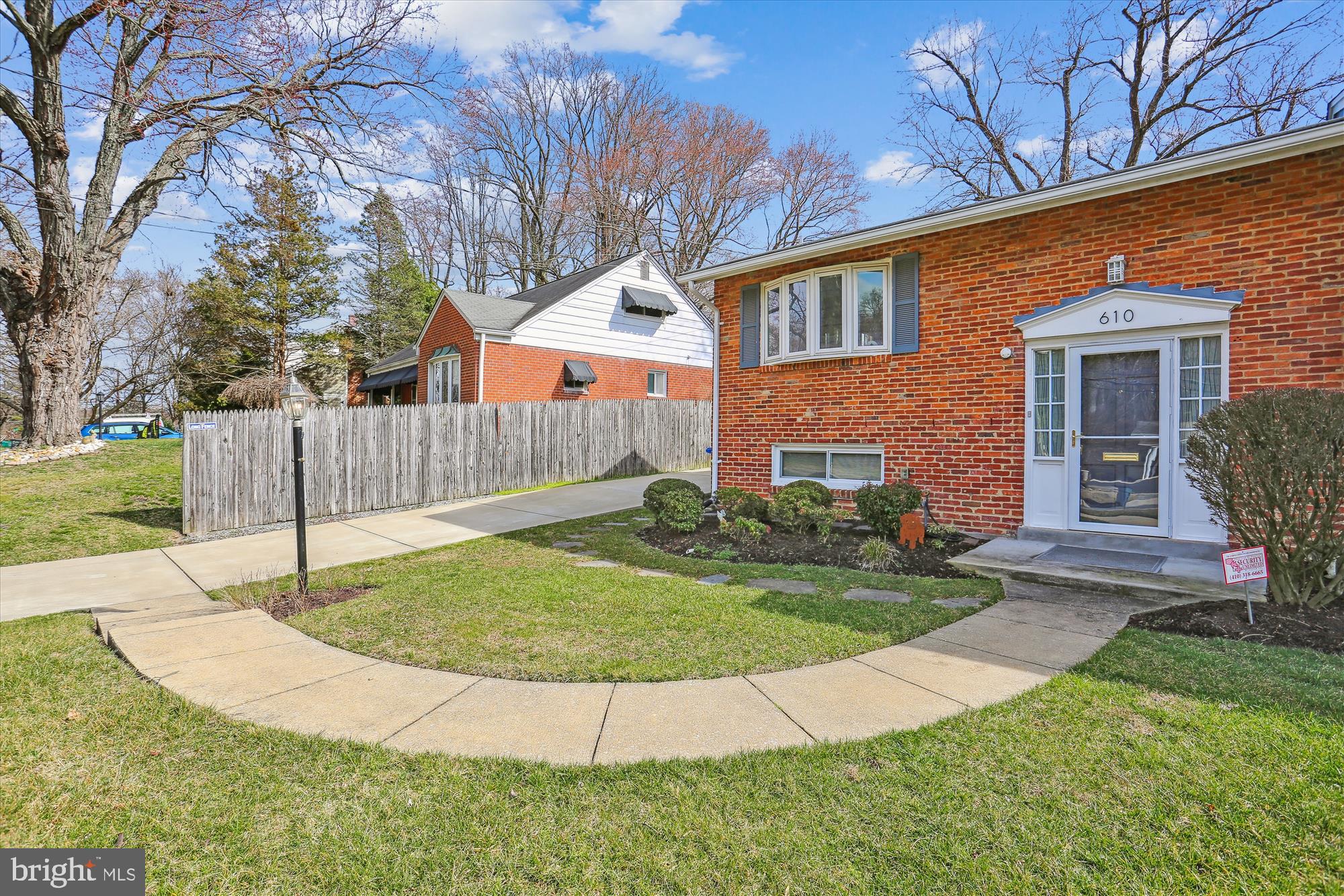 610 Lamberton Dr