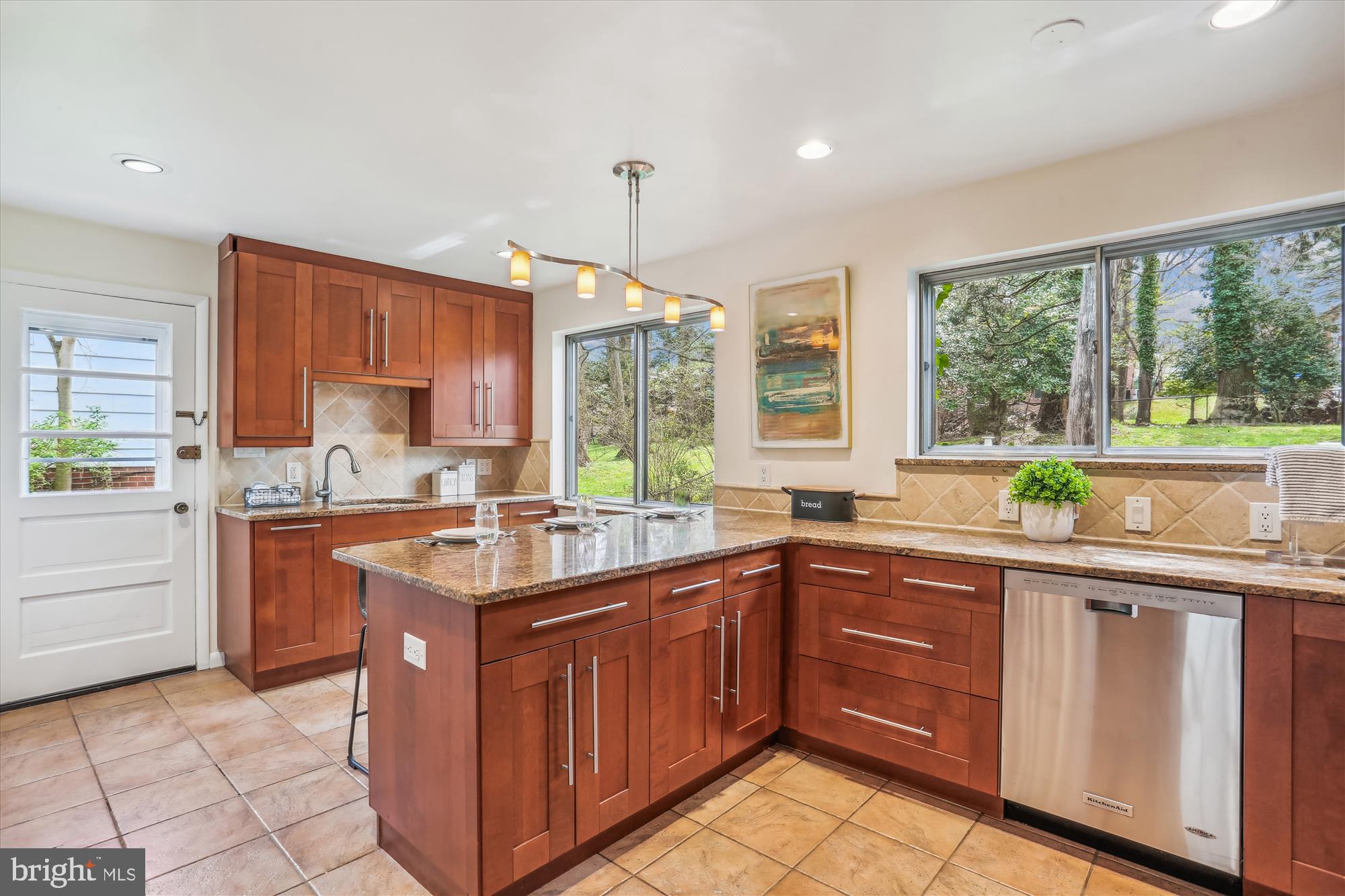 606 Lamberton Dr