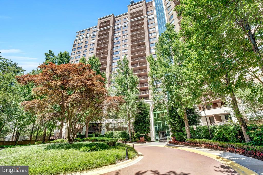 10101 Grosvenor Pl #812