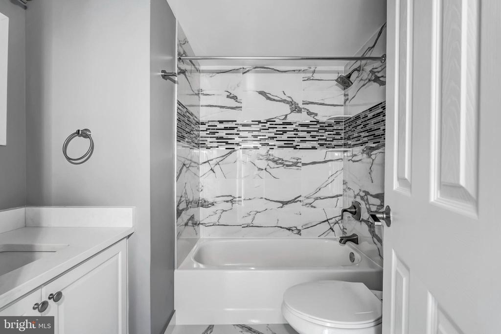 10101 Grosvenor Pl #812