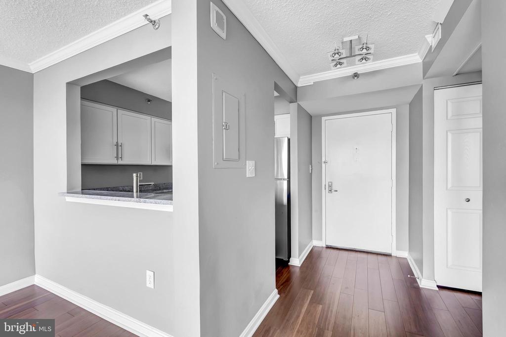 10101 Grosvenor Pl #812