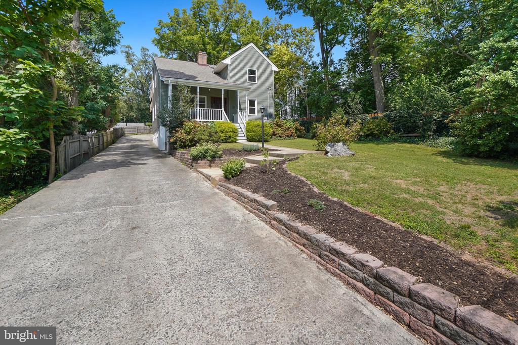 2215 Salisbury Rd