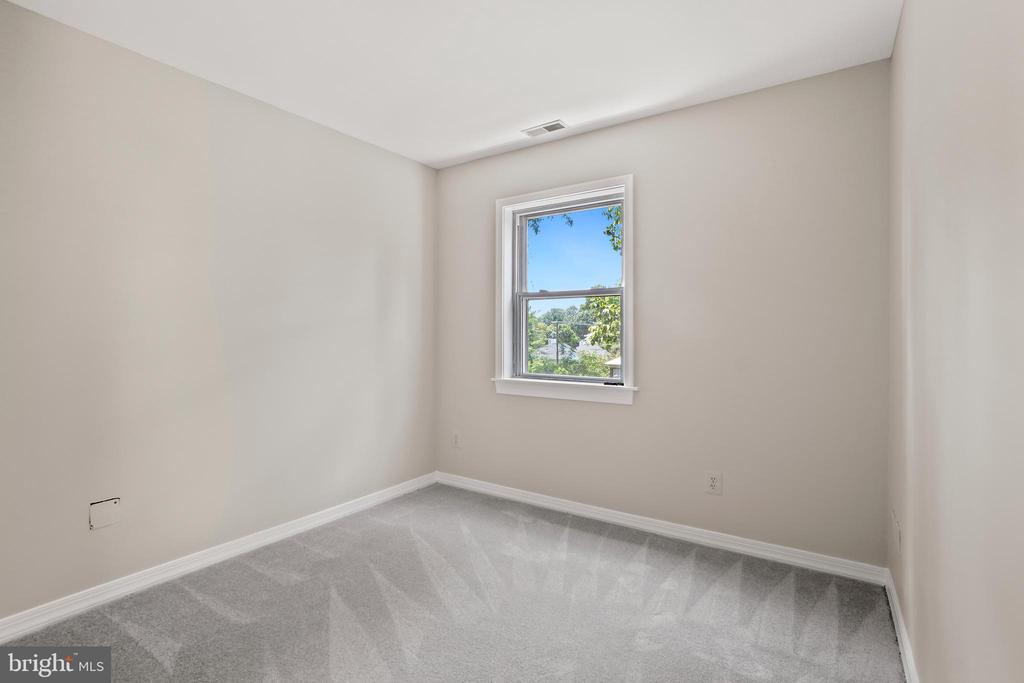 2215 Salisbury Rd