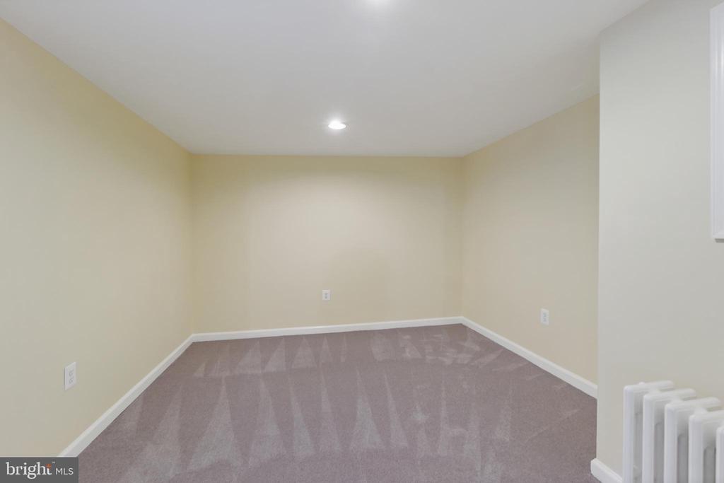 2215 Salisbury Rd