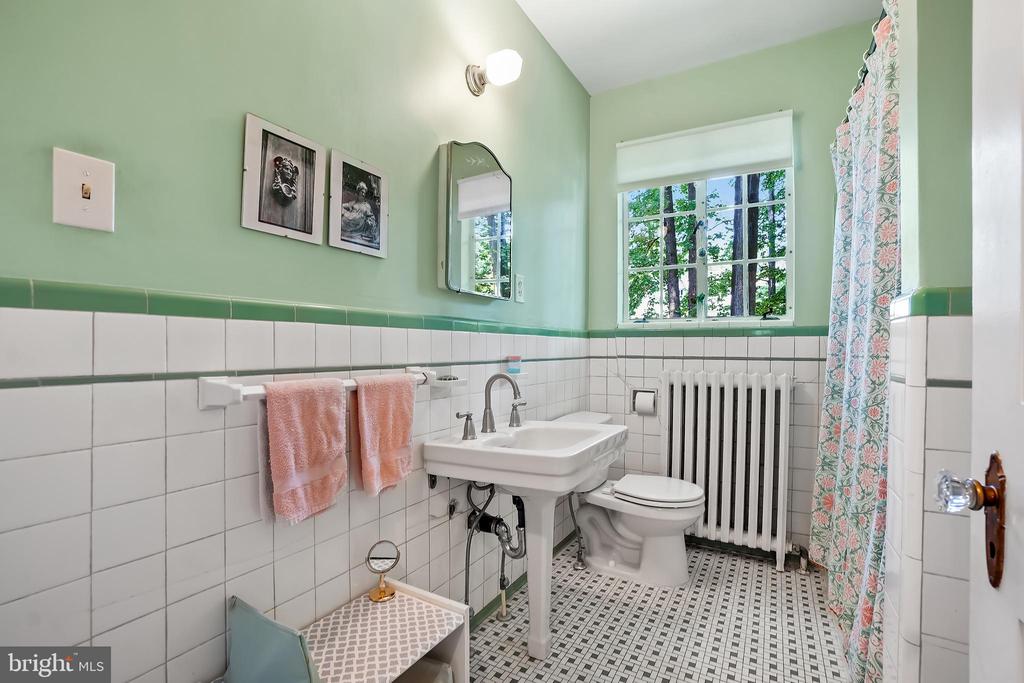 6 Midhurst Rd